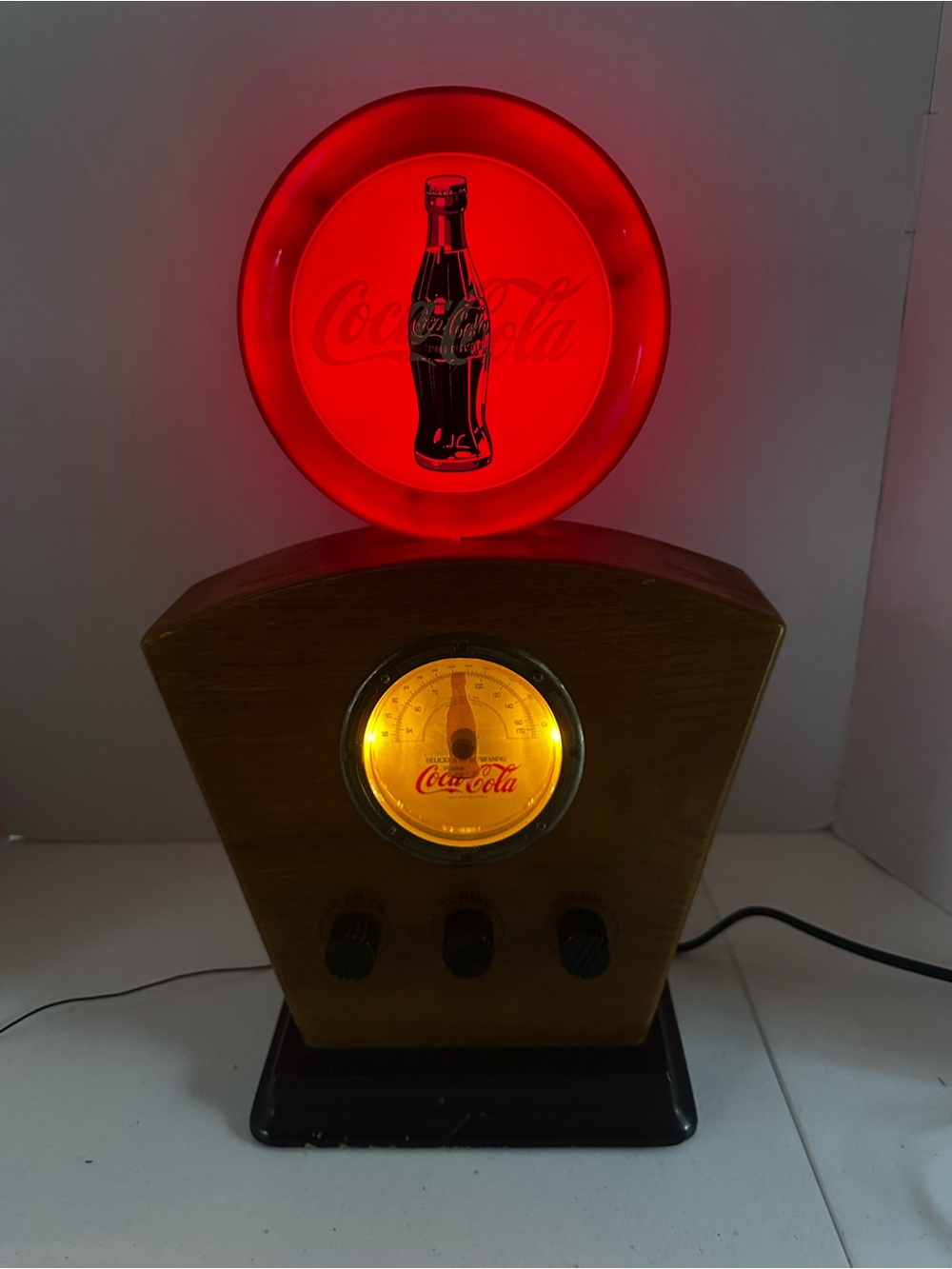 Coca Cola Red and Wood-Tone Tabletop Radio Accent Read Description - Picture 2 of 10